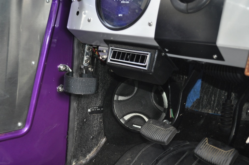 '66 Ford Bronco Classic Car Audio Upgrade For Crazy Horse