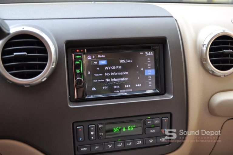 Gainesville Client Gets Ford Expedition Radio and Backup Camera