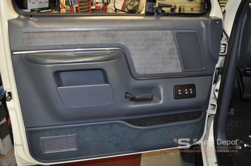 Gainesville Client Upgrades Classic Ford Bronco Stereo