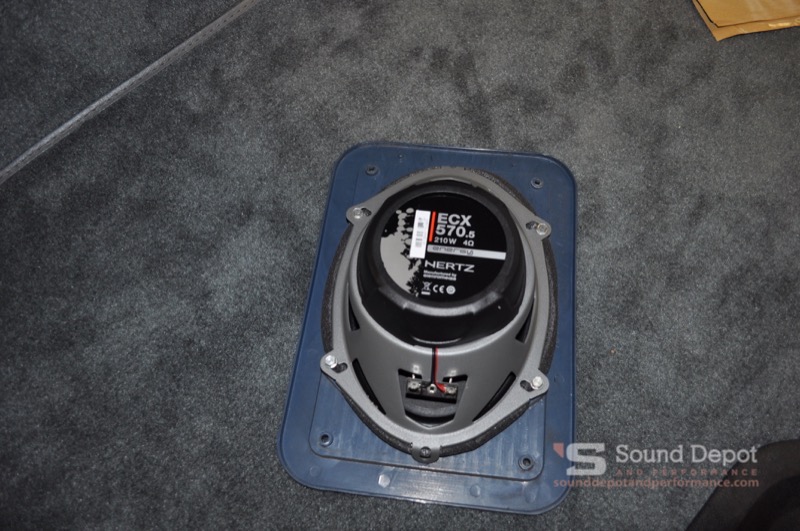 Gainesville Client Upgrades Classic Ford Bronco Stereo