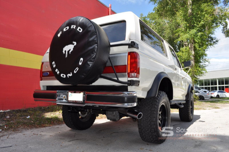 Ford Bronco Stereo