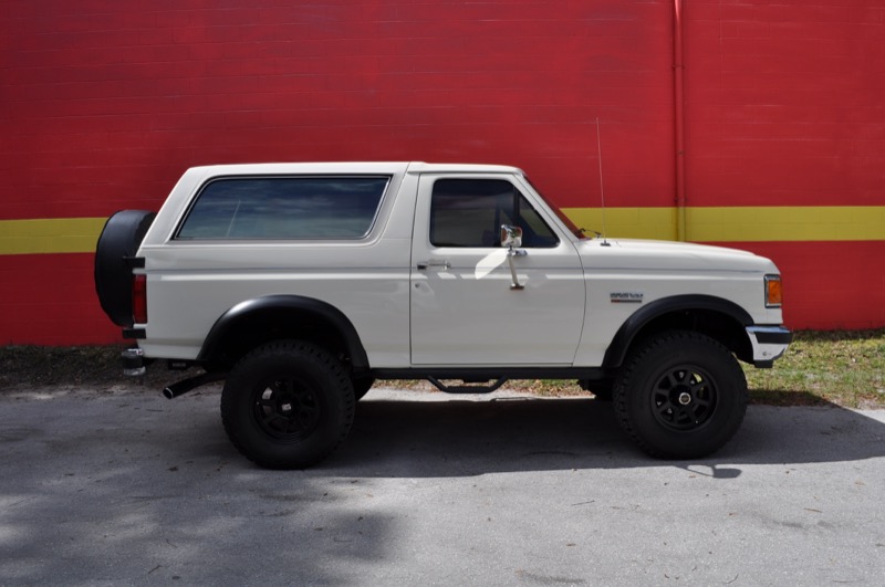 Gainesville Client Upgrades Classic Ford Bronco Stereo